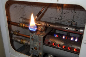 gas water heater pilot assembly with pilot light and burner