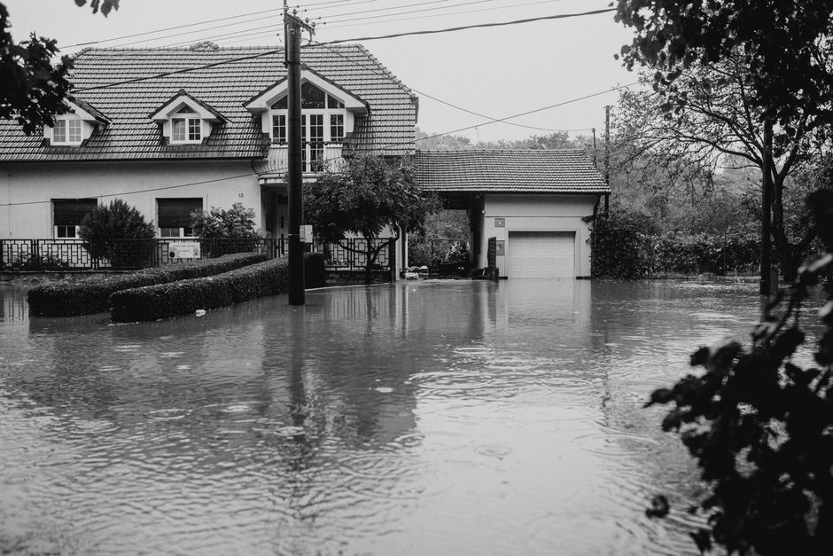 burst pipe what to do