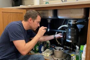 garbage disposal humming not working